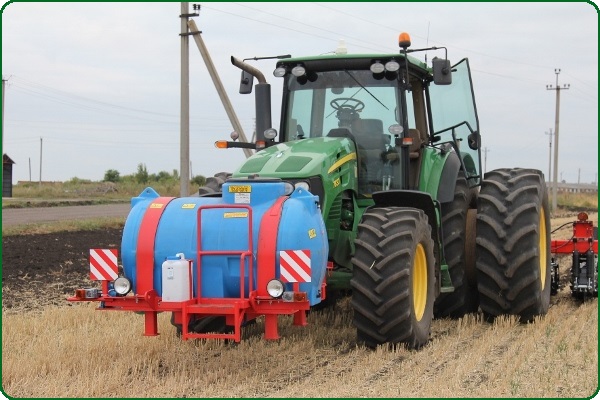 Трактор с ёмкостями «АГРИМОНТ»