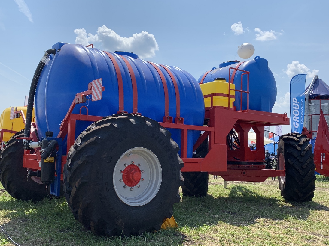 Емкость для внесения жидких удобрений (КАС, ЖКУ,Аммиачной воды) при посеве или при обработке почвы