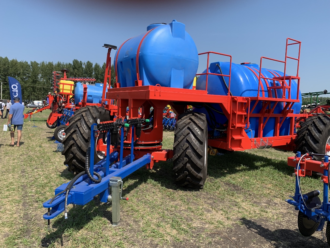 Емкость для внесения жидких удобрений (КАС, ЖКУ,Аммиачной воды) при посеве или при обработке почвы